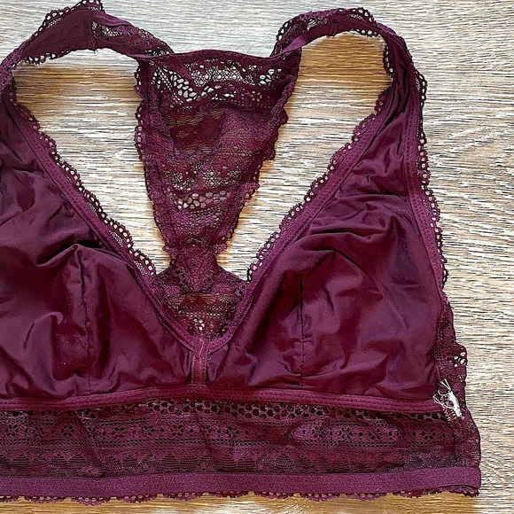 ⚠️💥‼️𝐅𝐑𝐄𝐄 𝐀𝐃𝐃-𝐎𝐍‼️💥 ⚠️ AMERICAN EAGLE || Maroon Lace Bralette | Small - Picture 6 of 12